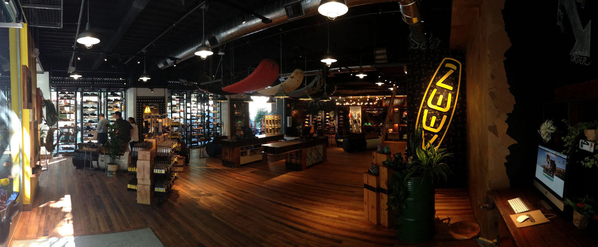 local stores that sell keen shoes