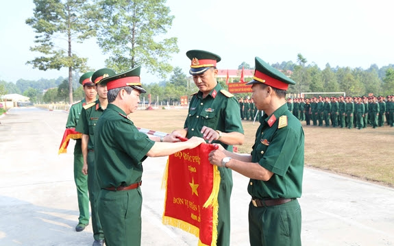 Toàn quân sôi nổi ra quân huấn luyện năm 2019