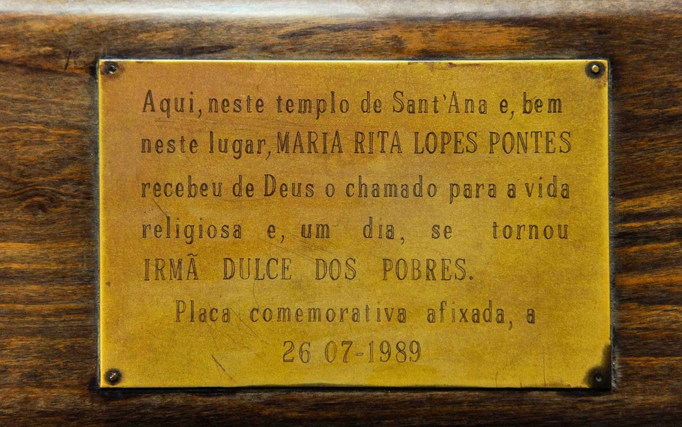 Placa comemorativa que aponta que Irmã Dulce se tornou religiosa na igreja de Sant'Ana (Foto: Divulgação) Placa comemorativa que aponta que Irmã Dulce se tornou religiosa na igreja de Sant'Ana (Foto: Divulgação)