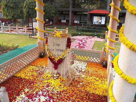 Το μνημείο του Μαχάτμα Γκάντι, στον τόπο που δολοφονήθηκε