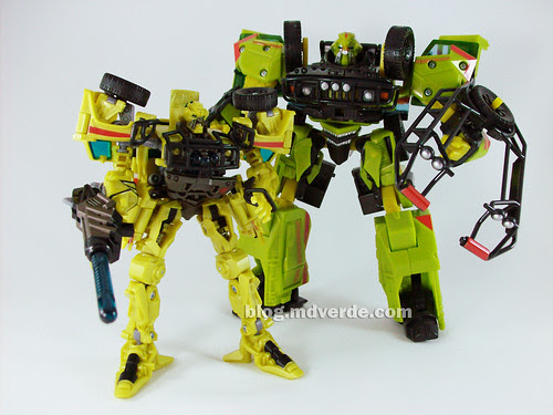 Transformers Ratchet Deluxe RotF NEST vs Voyager - modo robot