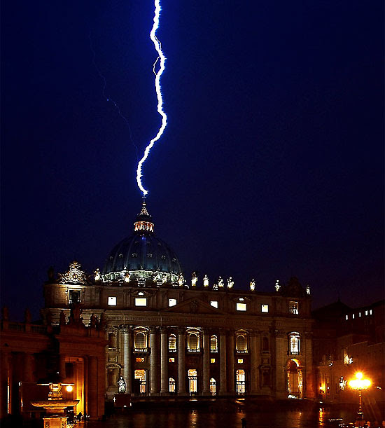 http://www.nowtheendbegins.com/blog/wp-content/uploads/vatican-hit-by-lighting-as-pope-says-he-is-stepping-down.jpg