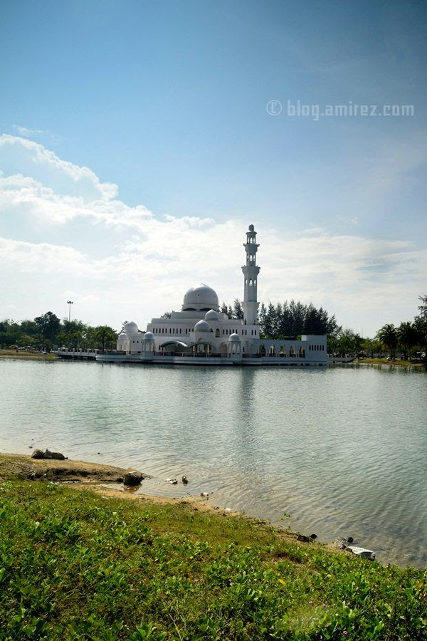 Masjid Terapung Kuala Terengganu Masjid Terapung Kuala Terengganu