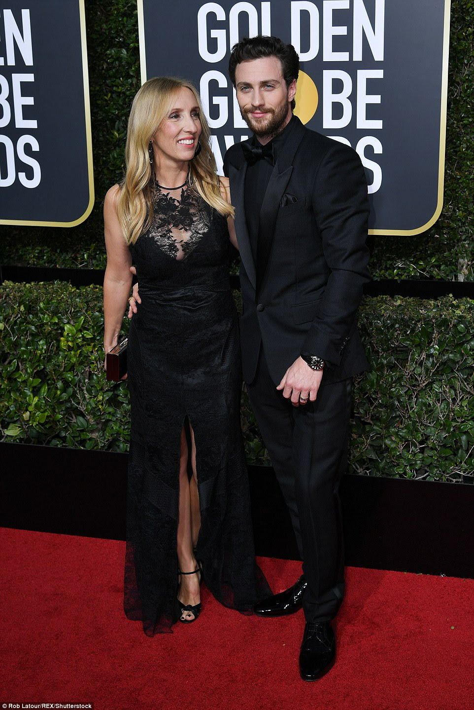 Não pode evitar os olhos dela! Sam Taylor-Johnson, de 50 anos, representou com o seu lindo marido, Aaron Taylor-Johnson, 27