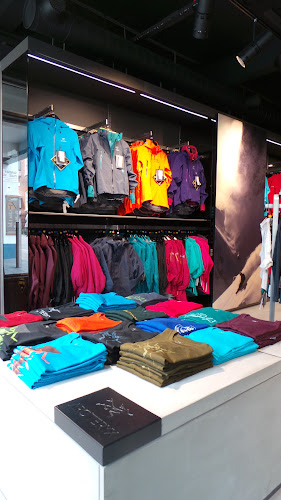 Arc'teryx - Sporting goods store