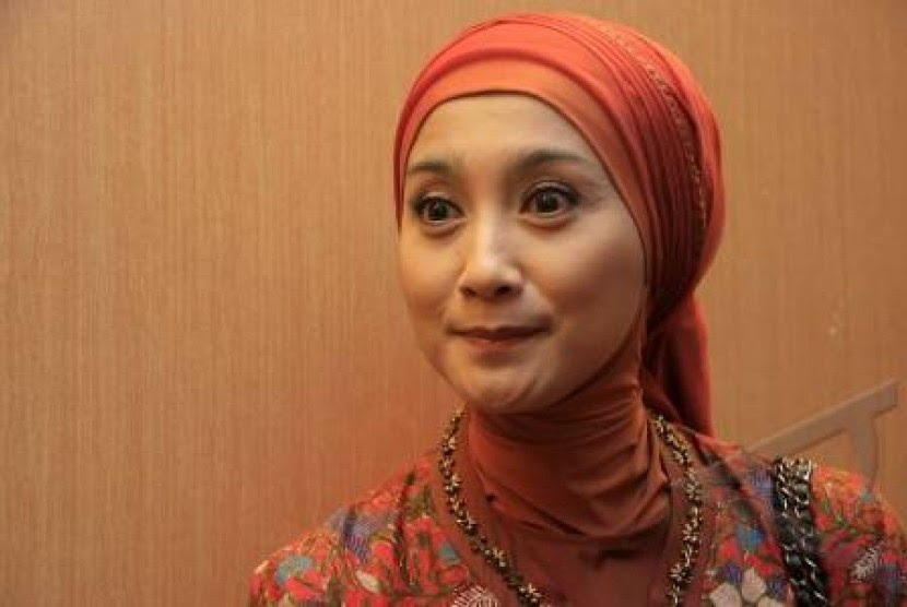 Desy Ratnasari - Desy Ratnasari Bantah ke KUA kabar Nikah Siri-Irwan