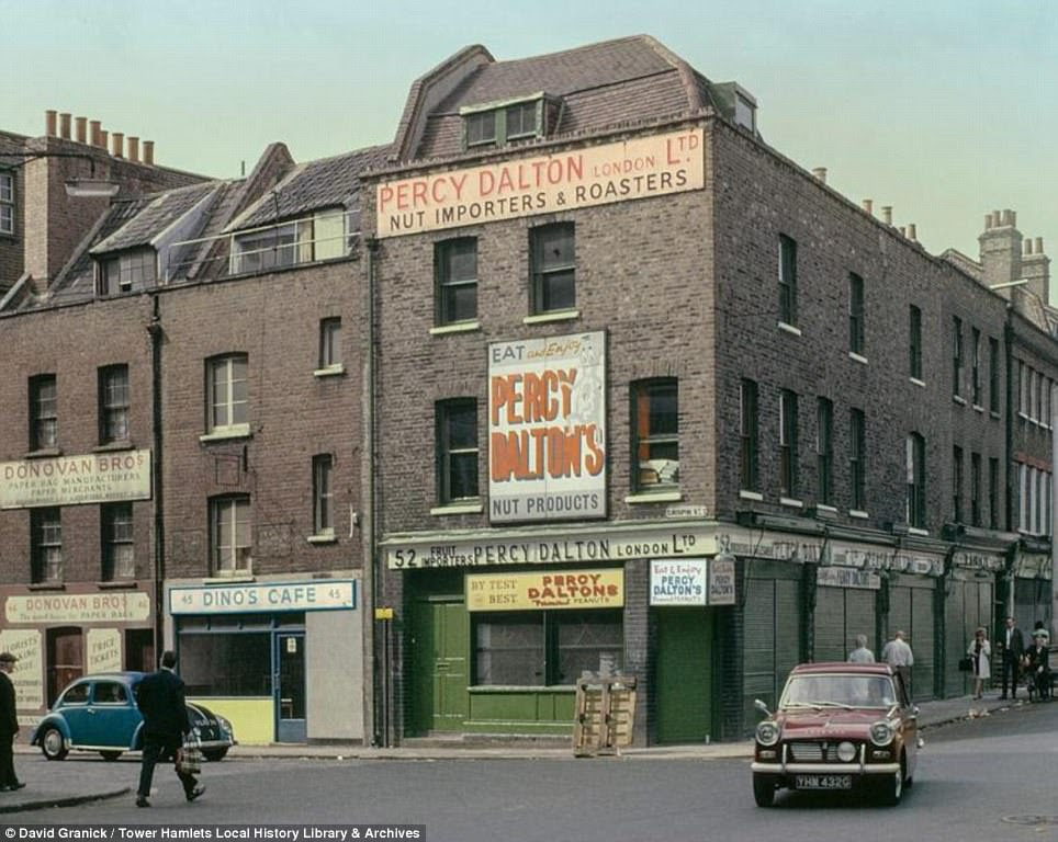 A photograph taken in Brushfield Street in 1970 shows some of the traditional advertisements of the time. Many of the buildings on this road still survive, with a select few of the ad hoardings also still in place nearly 50 years on