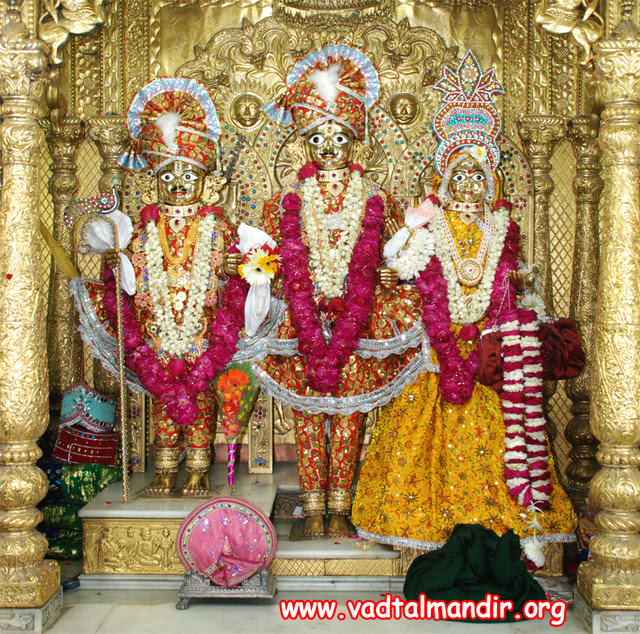 Daily darshan of vadtal swaminarayan temple: 24 Feb 2013