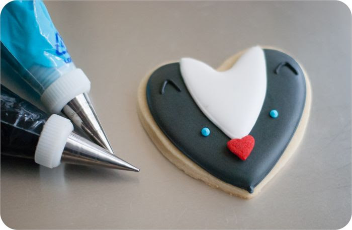 heart-shaped skunk cookies ... you're too stinkin' cute! {valentine decorated cookie tutorial}