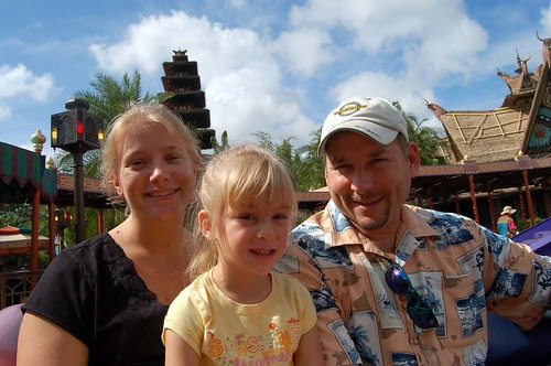 Corrie, Sydney & Daddy on the Flying Dumbos