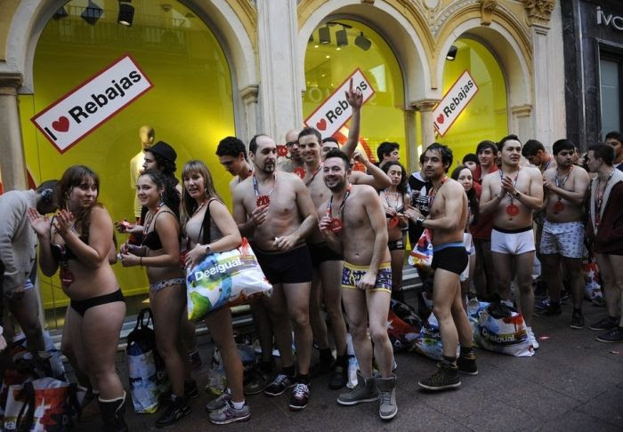 Arrive Half-Naked, Leave Fully Dressed Sale (44 pics) Arrive Half-Naked, Leave Fully Dressed Sale (44 pics)