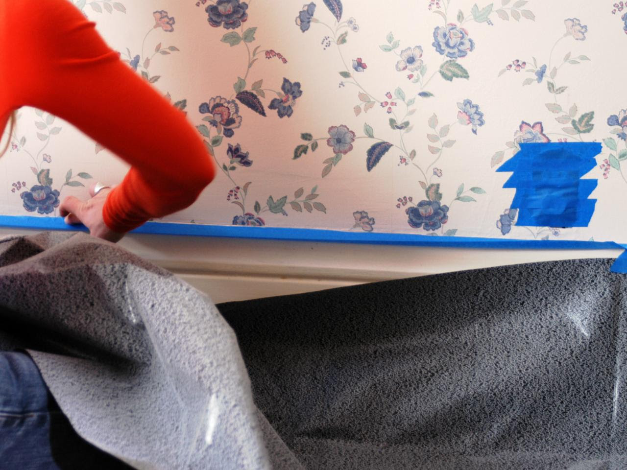 How To Remove Wallpaper Using Solvents Or Steam How Tos DIY How To Remove Wallpaper Using Solvents Or Steam How Tos DIY