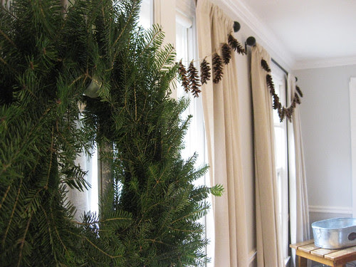 DIY Pine Cone Garland