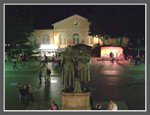 Theaterplatz bei Nacht