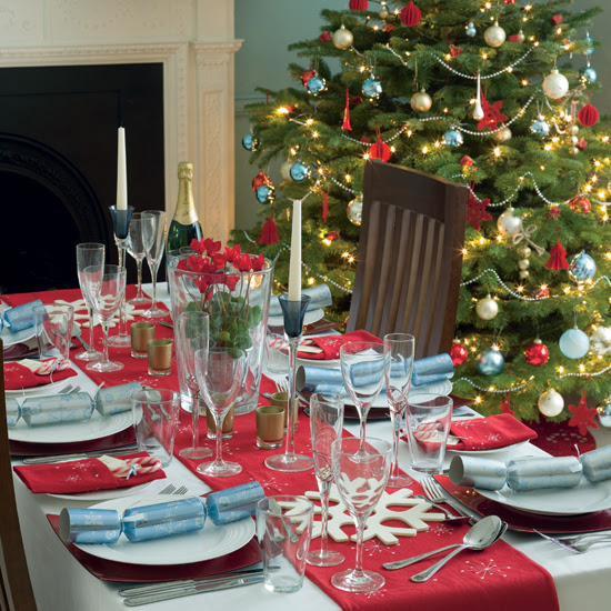 Christmas dining room IH - housetohome