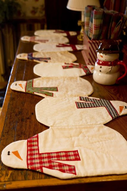 Snowman Table Runner {Sewing} - Wendyhttp://wendyshat.com/snowman-table-runner-sewing-3/