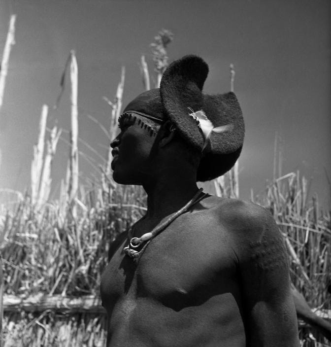 Africa | Cattle-owning, Shilluk tribesman. Duk Fadiat. Upper Nile Province. Sudan. 1948 | © George Rodger