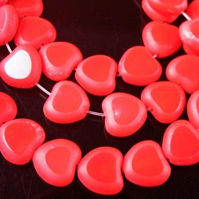 2709550903s8 Window Beads - 8 mm Beveled Flat Heart - Fire Engine Red (strand 25)