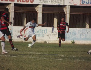 Alvinho marcou o primeiro gol do Baraúnas diante do Campinense (Foto: Bruno Araújo/GLOBOESPORTE.COM)