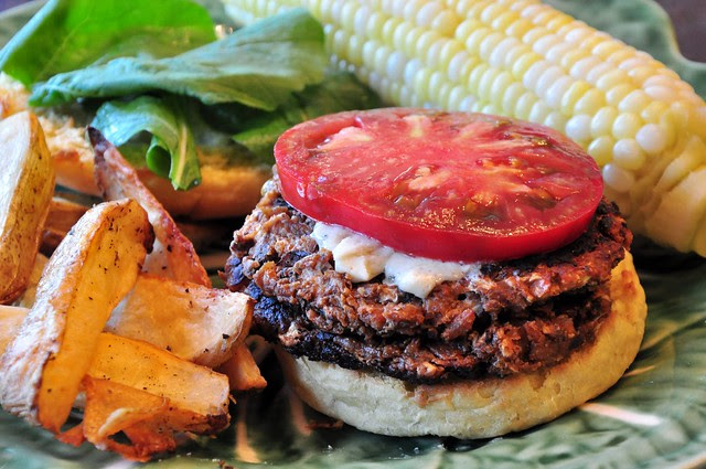 what the hell _does_ a vegan eat anyway?: Basic Black Bean BBQ Burger ...