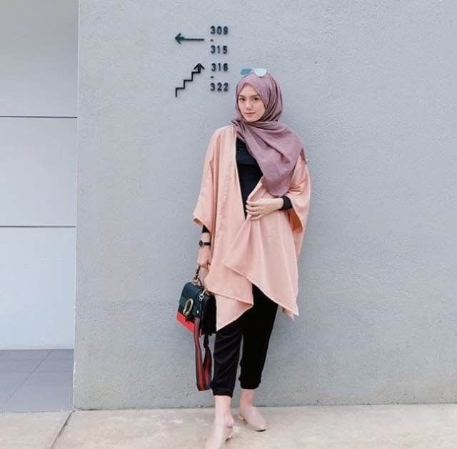 Warna Jilbab Yang Cocok Untuk Baju Warna Pink Peach