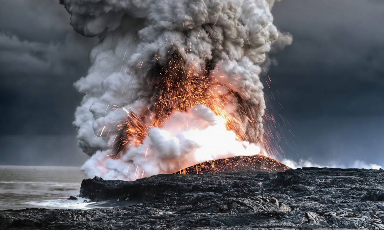 Δείτε καρέ-καρέ την εντυπωσιακή έκρηξη ηφαιστείου στις Φιλιππίνες (Pics+Vids)
