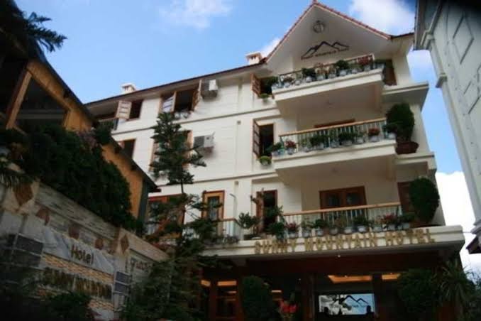 Sunny Mountain Hotel