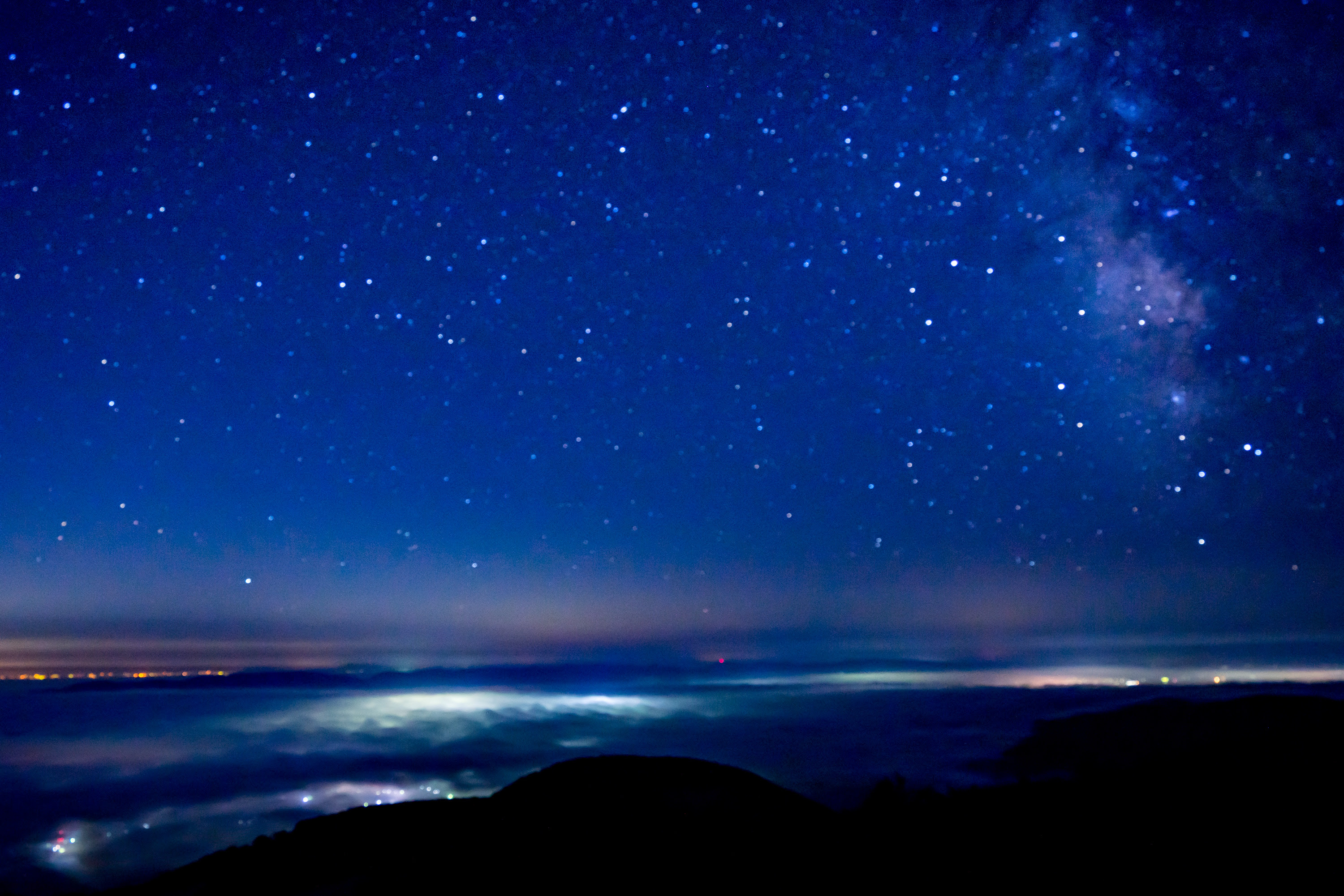 48種の光で美しい星空を再現するプラネタリウム