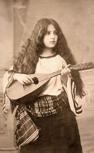 Como eram os padrões de beleza antigamente? Como eram os padrões de beleza antigamente?