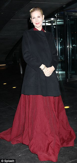 http://i.dailymail.co.uk/i/pix/2011/11/03/article-2056937-0EA4EC0000000578-83_306x642.jpg