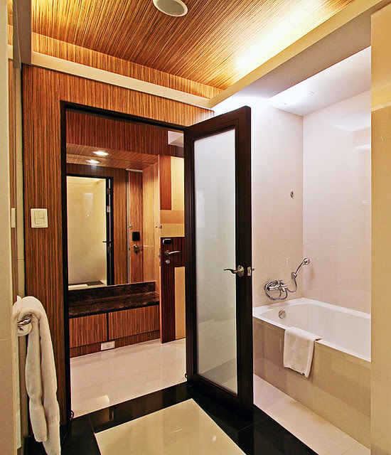 Bellevue Manila Tower Grand Deluxe Mirror and Walk-in Closet