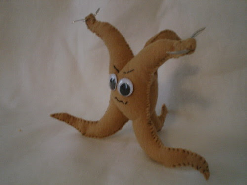 angry knife-wielding alien