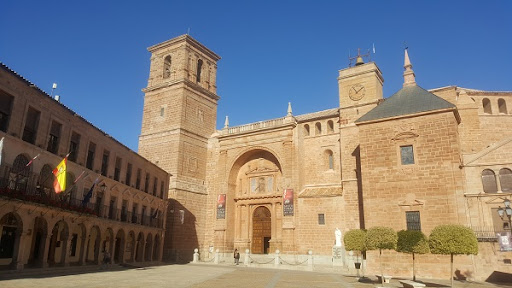 PLAZA MAYOR VILLANUEVA DE LOS INFANTES | clmturismoinclusivo.com