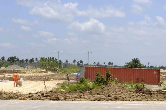 Vista de la zona del movimiento de tierra, para el trazado de la vía férrea del ferrocarril que unirá la Terminal de Contenedores del Mariel y La Habana, en la provincia de Artemisa, Cuba, el 23 de mayo de 2014. AIN FOTO/Roberto MOREJÓN RODRÍGUEZ/