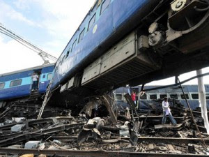 tren-deraiat-india
