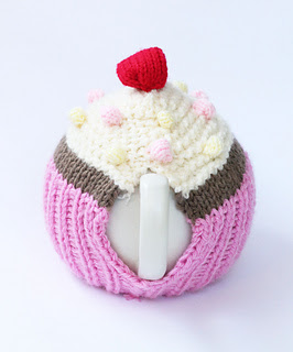 Knitted_tea_cosy_2_small2