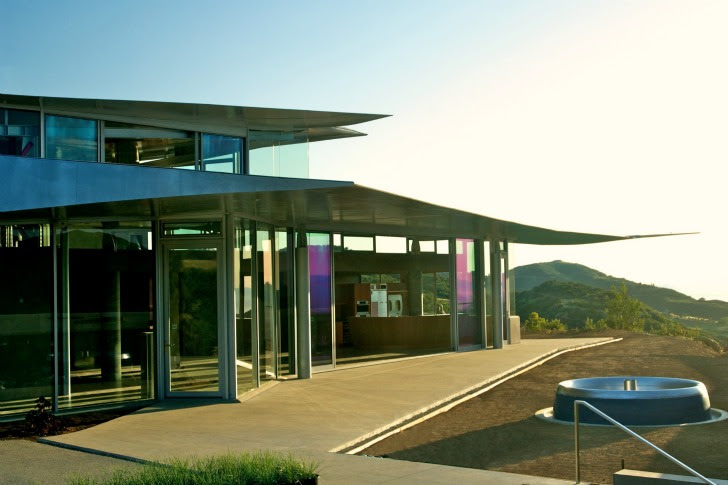 http://inhabitat.com/wp-content/blogs.dir/1/files/2011/06/747-Wing-House-David-Hertz-Architects-11.jpg