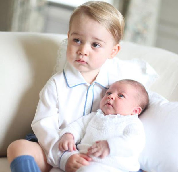 Princesa Charlotte e seu irmão, príncipe George (Foto: Reprodução)