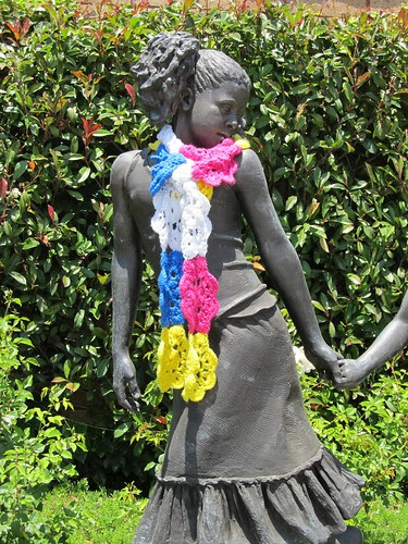 yarn bombing statue