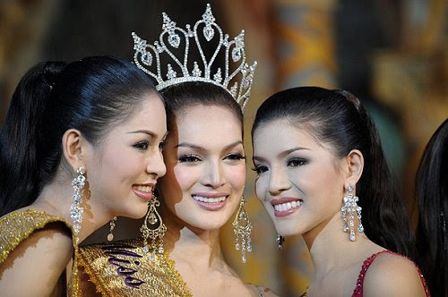 hot, sexy, cantik, cewek mulus, cewek bahenol, cewek molek, wanita pelacur Kontes Waria Tercantik "LadyBoy" di Thailand (Foto)