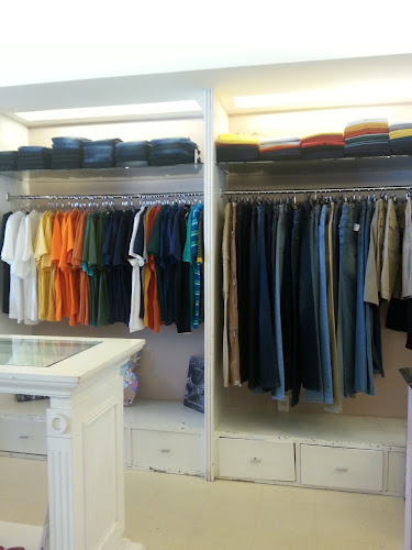 Lara's Outlet - Loja de roupa