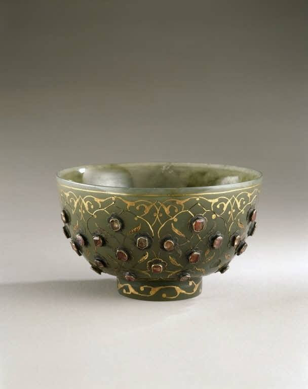 Coupe en jade (incrustations d’or, rubis), entrée dans la collection de Louis XIV entre 1684 et 1701 – Istanbul, vers 1550-1560 - Paris, Musée du Louvre