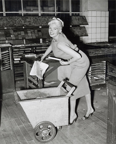 10-10-1957_14731_02c Jayne Mansfield