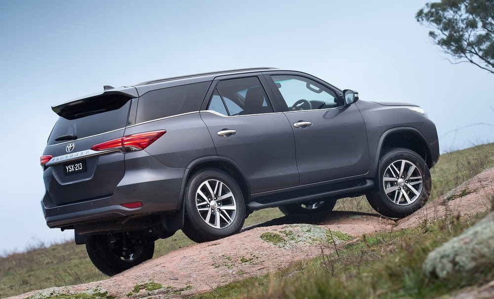 2016-Toyota-Fortuner-Thailand-Rear-Quarter.jpg 2016-Toyota-Fortuner-Thailand-Rear-Quarter.jpg
