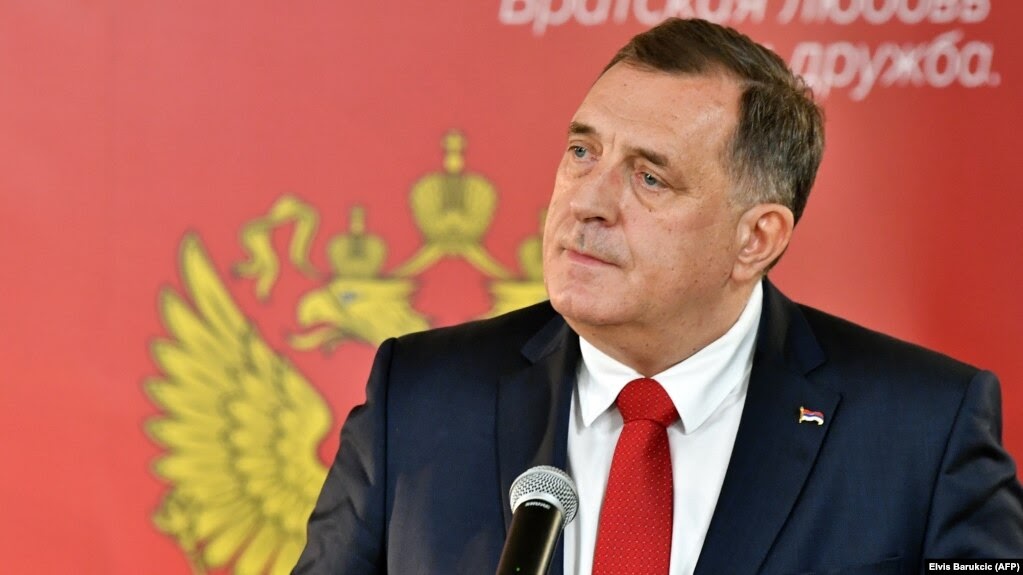 Finance, Economics, Globus, Brokers, Banks, Collateral-Oriano Mattei:  Milorad Dodik, the Serb member of Bosnia-Herzegovina's tripartite  presidency, has been hospitalized for what doctors described as nausea and  stomach pains........