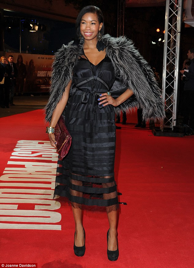 http://i.dailymail.co.uk/i/pix/2011/12/13/article-2073758-0F2A3CBD00000578-630_634x872.jpg