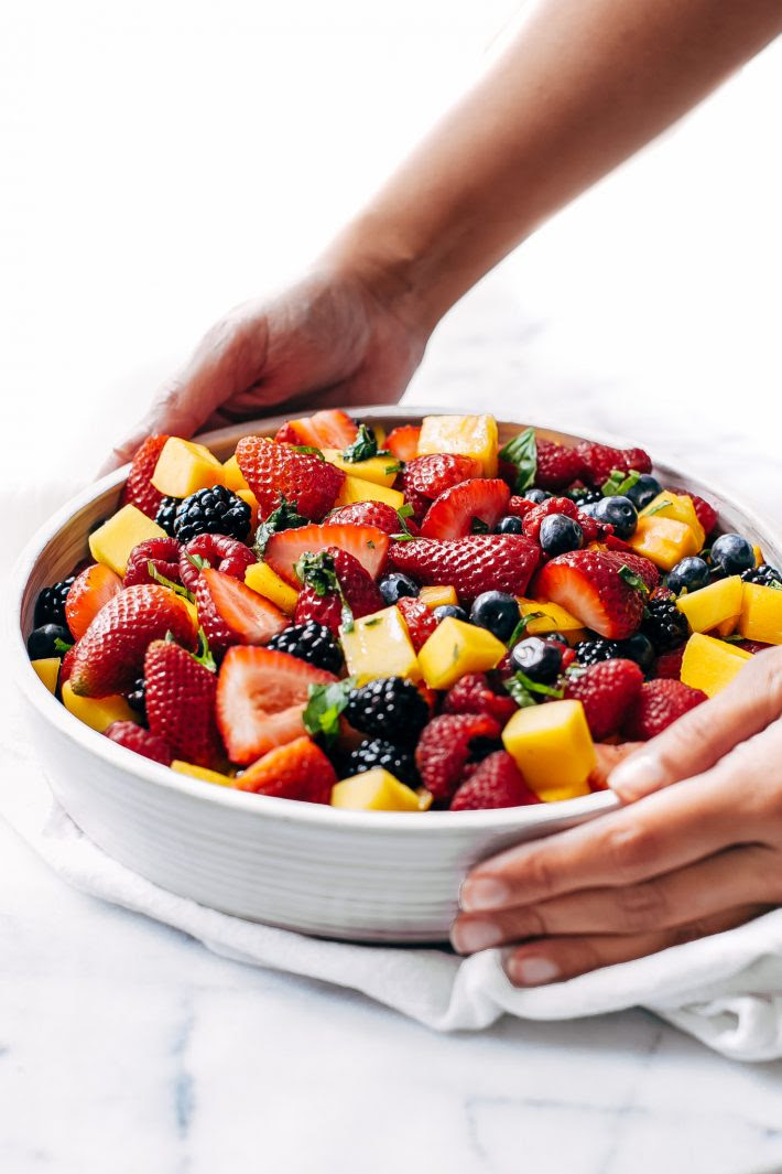 Glowing Berry Fruit Salad - an easy fruit salad that you can bring to picnics, barbecues, brunches and so much more! #fruitsalad #berrysalad #berryfruitsalad #picnic #salad | Littlespicejar.com