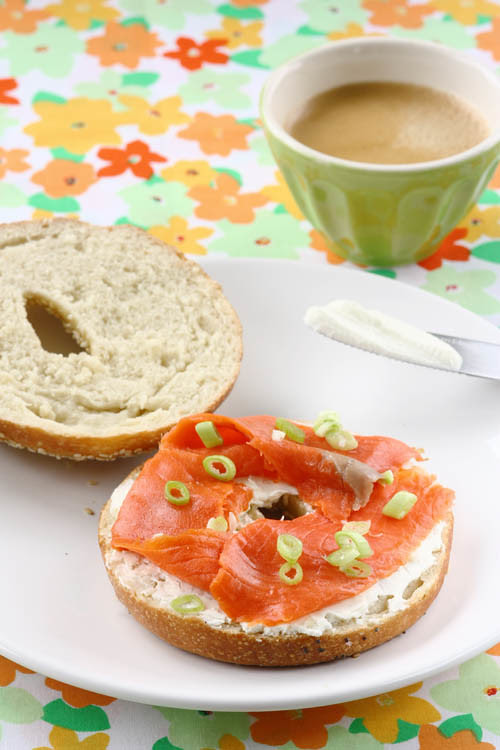 bagel with creamcheese and salmon