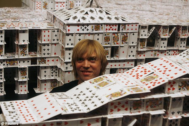 The architect Berg used 
218,792 cards  to create a replica of the  Venetian Macau, which is on 
display in its namesake luxury hotel and  casino