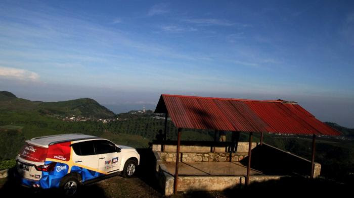 Foto Mobil  Naik  Gunung  Gambar 08